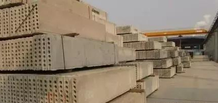 陶?？招臈l板