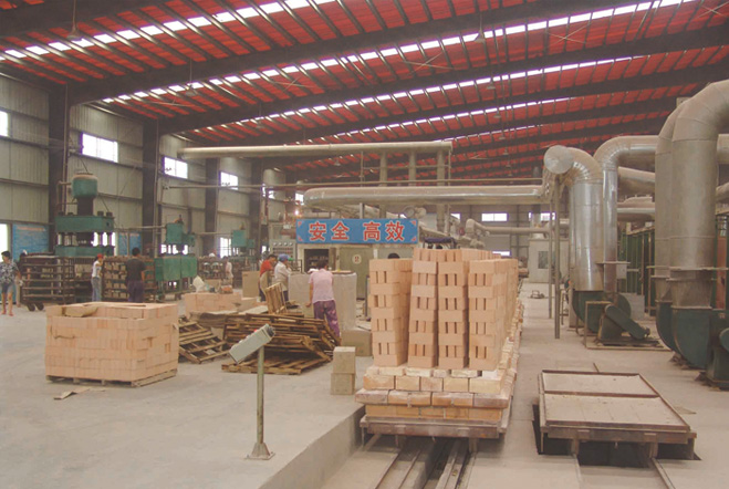 揭秘：耐火磚攪拌機憑借其獨特的攪拌工藝是如何應(yīng)對物料的高勻質(zhì)混合需求的